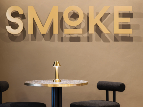 <span>SMOKE</span><i>→</i>