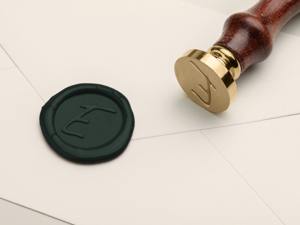 <span>Enough Bespoke Jewellery</span><i>→</i>